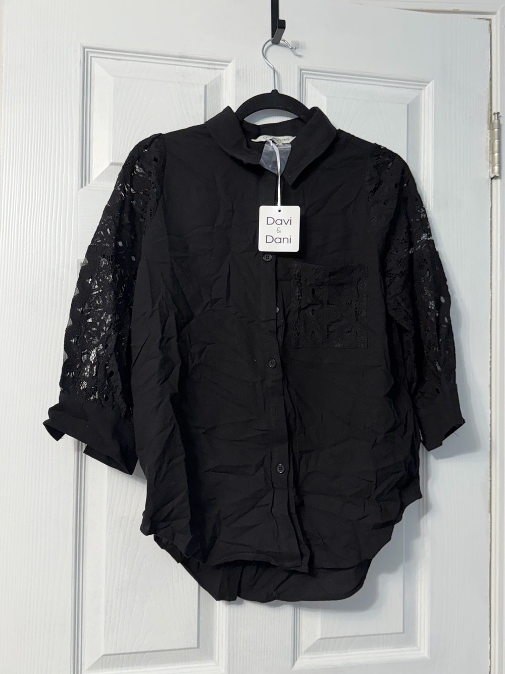 NWT Davi & Dani black button up with lace sleeves size small with collar
